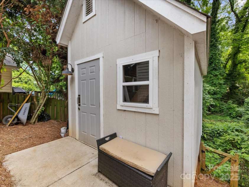 2214 Olde Chantilly Court, Charlotte, NC 28205.  MLS# CAR4240024, YatesRealty ID 15344. 