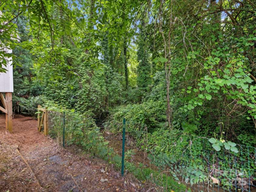 2214 Olde Chantilly Court, Charlotte, NC 28205.  MLS# CAR4240024, YatesRealty ID 15344. 