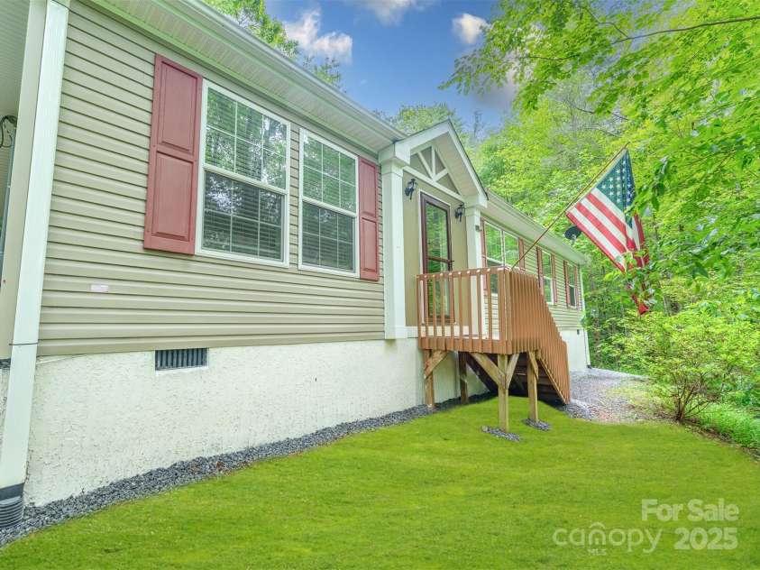 225 Opal Drive, Whittier, NC 28789.  MLS# CAR4259494, YatesRealty ID 15345. 