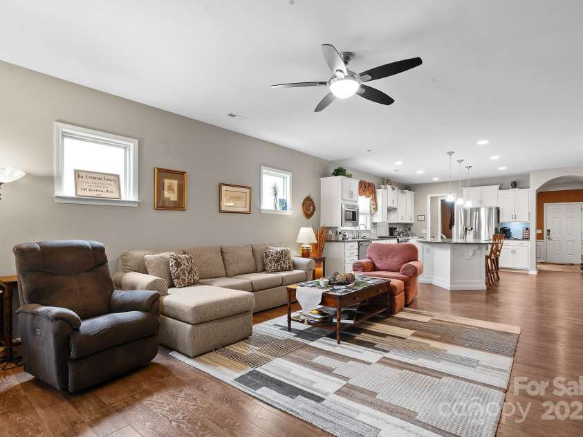 689 Birchway Drive, Fort Mill, SC 29715.  MLS# CAR4291605, YatesRealty ID 15345. Great Room