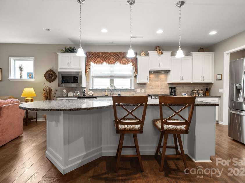 689 Birchway Drive, Fort Mill, SC 29715.  MLS# CAR4291605, YatesRealty ID 15345. Large island w/seating & pendant lights