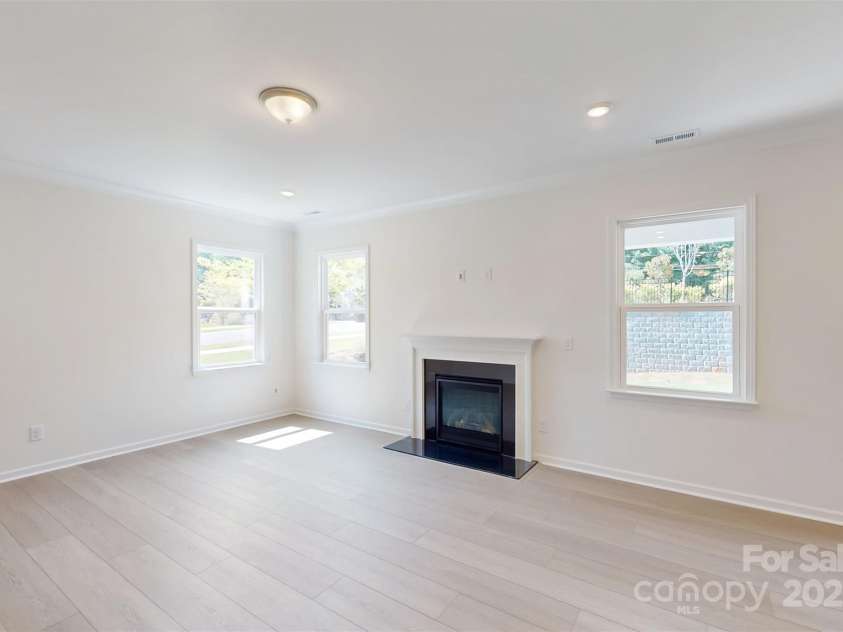 11105 Lochmere Road, Charlotte, NC 28278.  MLS# CAR4228899, YatesRealty ID 15346. Family room