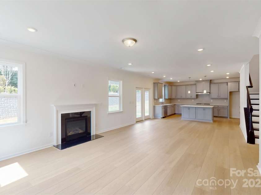 11105 Lochmere Road, Charlotte, NC 28278.  MLS# CAR4228899, YatesRealty ID 15346. Family room