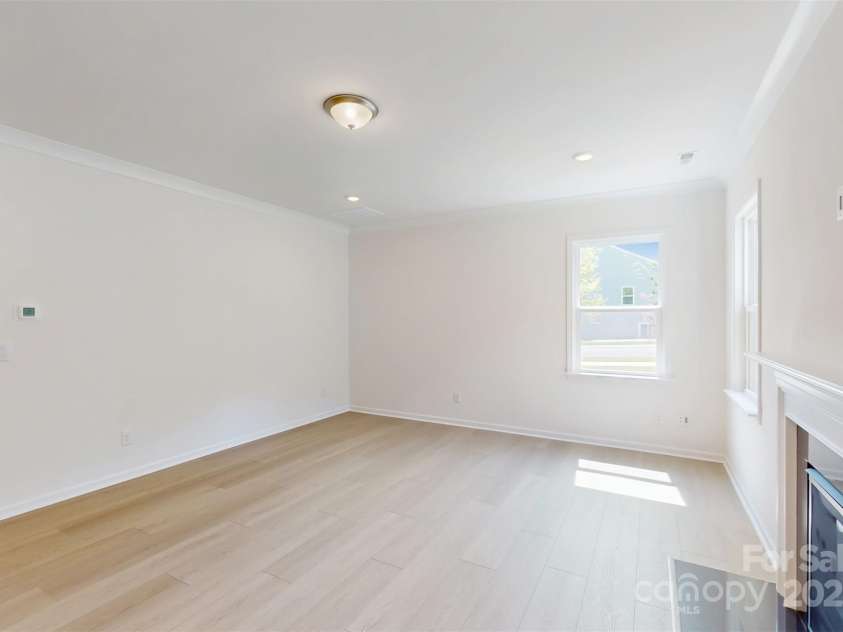 11105 Lochmere Road, Charlotte, NC 28278.  MLS# CAR4228899, YatesRealty ID 15346. Family room