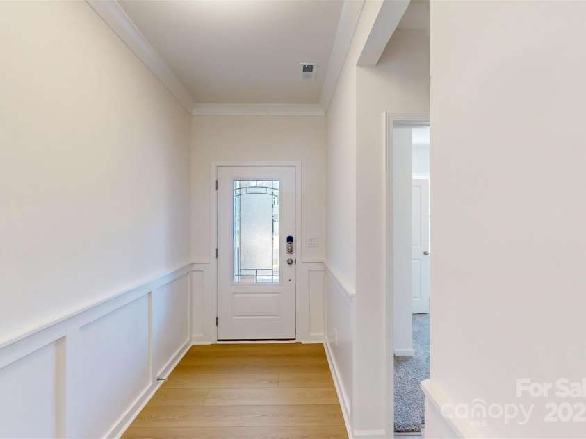 11105 Lochmere Road, Charlotte, NC 28278.  MLS# CAR4228899, YatesRealty ID 15346. Foyer