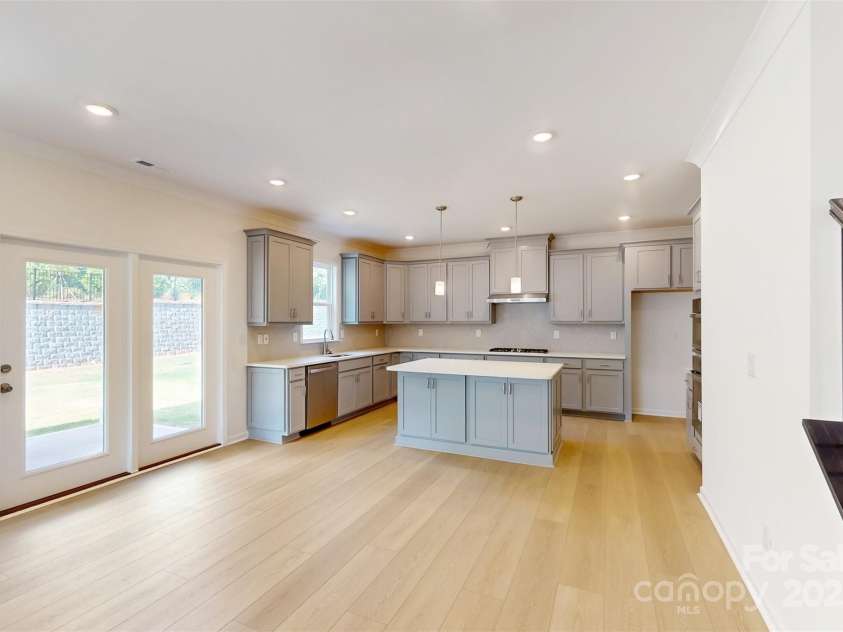 11105 Lochmere Road, Charlotte, NC 28278.  MLS# CAR4228899, YatesRealty ID 15346. Kitchen