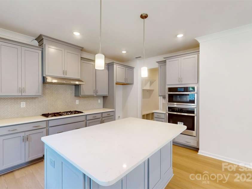 11105 Lochmere Road, Charlotte, NC 28278.  MLS# CAR4228899, YatesRealty ID 15346. Kitchen