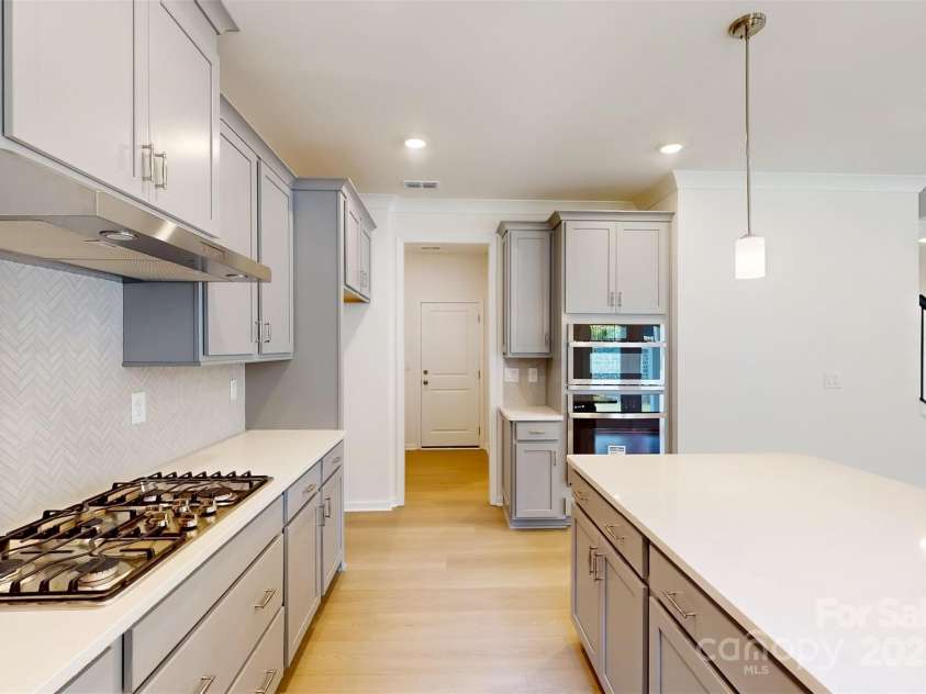 11105 Lochmere Road, Charlotte, NC 28278.  MLS# CAR4228899, YatesRealty ID 15346. Kitchen