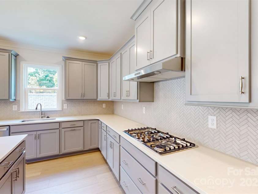 11105 Lochmere Road, Charlotte, NC 28278.  MLS# CAR4228899, YatesRealty ID 15346. Kitchen