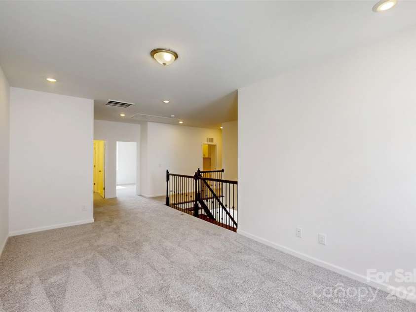 11105 Lochmere Road, Charlotte, NC 28278.  MLS# CAR4228899, YatesRealty ID 15346. Loft
