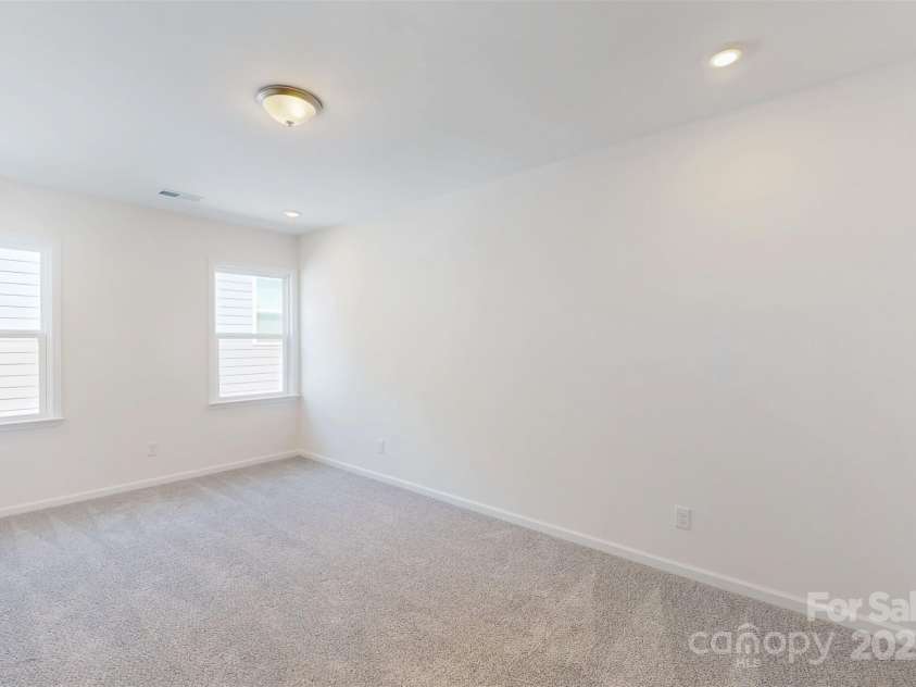 11105 Lochmere Road, Charlotte, NC 28278.  MLS# CAR4228899, YatesRealty ID 15346. Loft