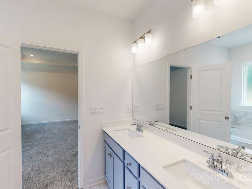 11105 Lochmere Road, Charlotte, NC 28278.  MLS# CAR4228899, YatesRealty ID 15346. Owners bathroom