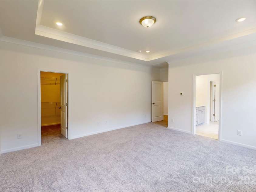 11105 Lochmere Road, Charlotte, NC 28278.  MLS# CAR4228899, YatesRealty ID 15346. Owners suite