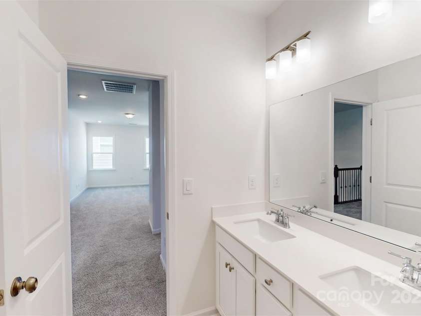 11105 Lochmere Road, Charlotte, NC 28278.  MLS# CAR4228899, YatesRealty ID 15346. Secondary bathroom