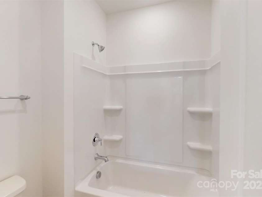 11105 Lochmere Road, Charlotte, NC 28278.  MLS# CAR4228899, YatesRealty ID 15346. Secondary bathroom