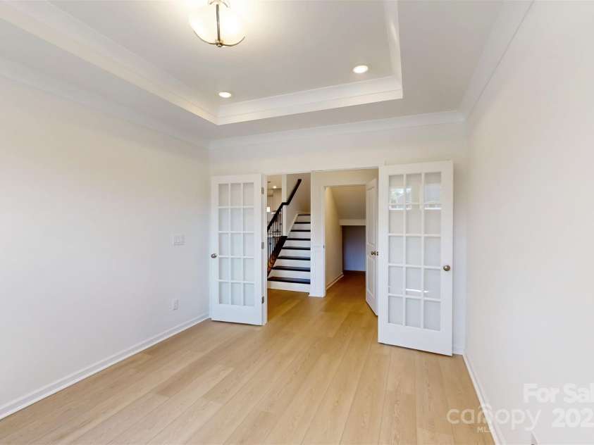 11105 Lochmere Road, Charlotte, NC 28278.  MLS# CAR4228899, YatesRealty ID 15346. Study