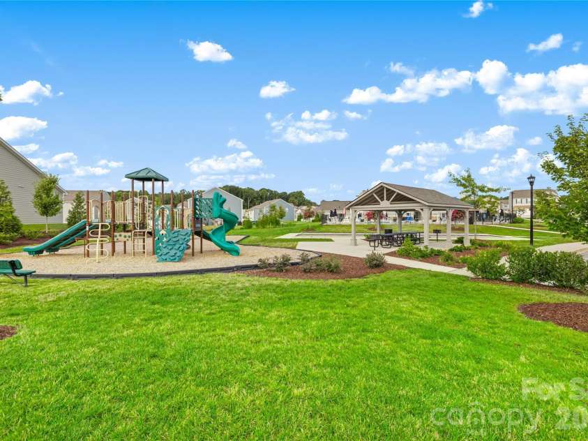 402 Preston Road, Mooresville, NC 28117.  MLS# CAR4334295, YatesRealty ID 15347. 