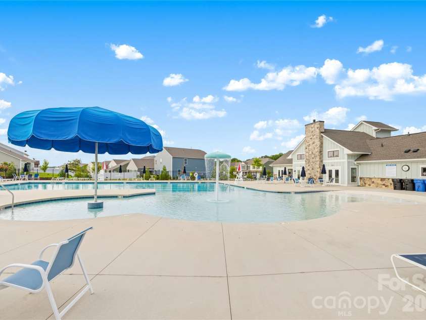 402 Preston Road, Mooresville, NC 28117.  MLS# CAR4334295, YatesRealty ID 15347. 