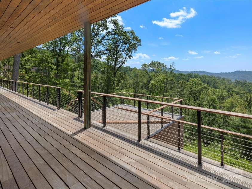 631 Elk Mountain Scenic Highway, Asheville, NC 28804.  MLS# CAR4145572, YatesRealty ID 15347. 