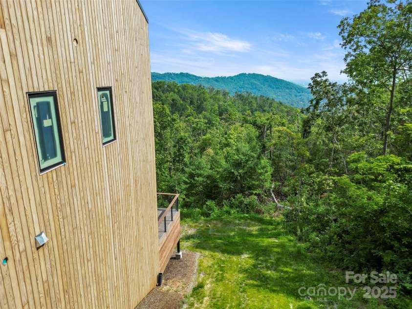 631 Elk Mountain Scenic Highway, Asheville, NC 28804.  MLS# CAR4145572, YatesRealty ID 15347. 