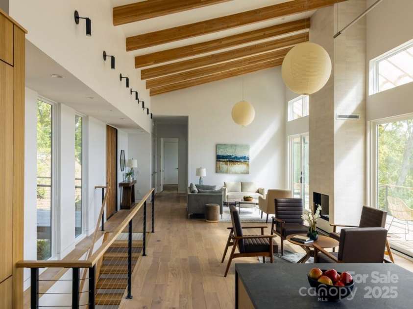 631 Elk Mountain Scenic Highway, Asheville, NC 28804.  MLS# CAR4145572, YatesRealty ID 15347. © David Sundberg/Esto