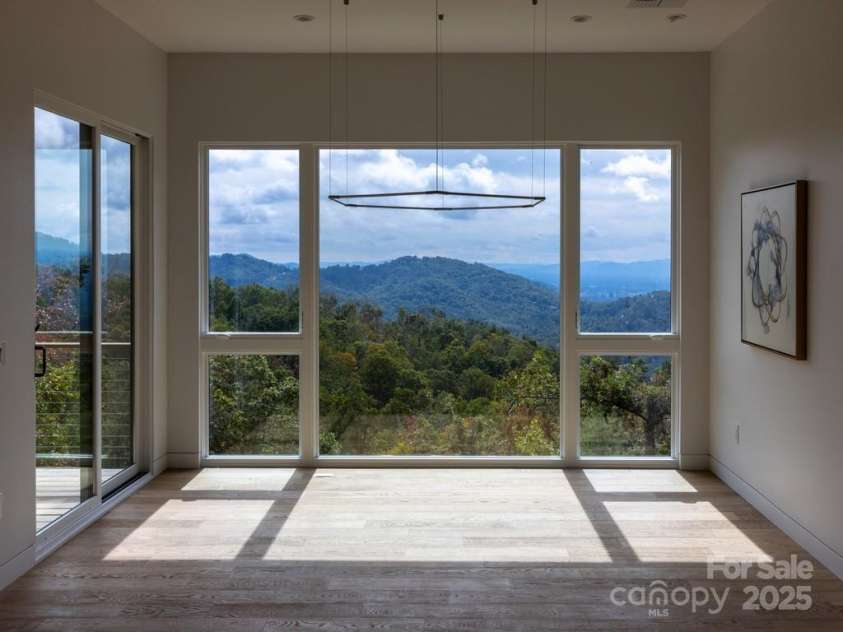 631 Elk Mountain Scenic Highway, Asheville, NC 28804.  MLS# CAR4145572, YatesRealty ID 15347. © David Sundberg/Esto