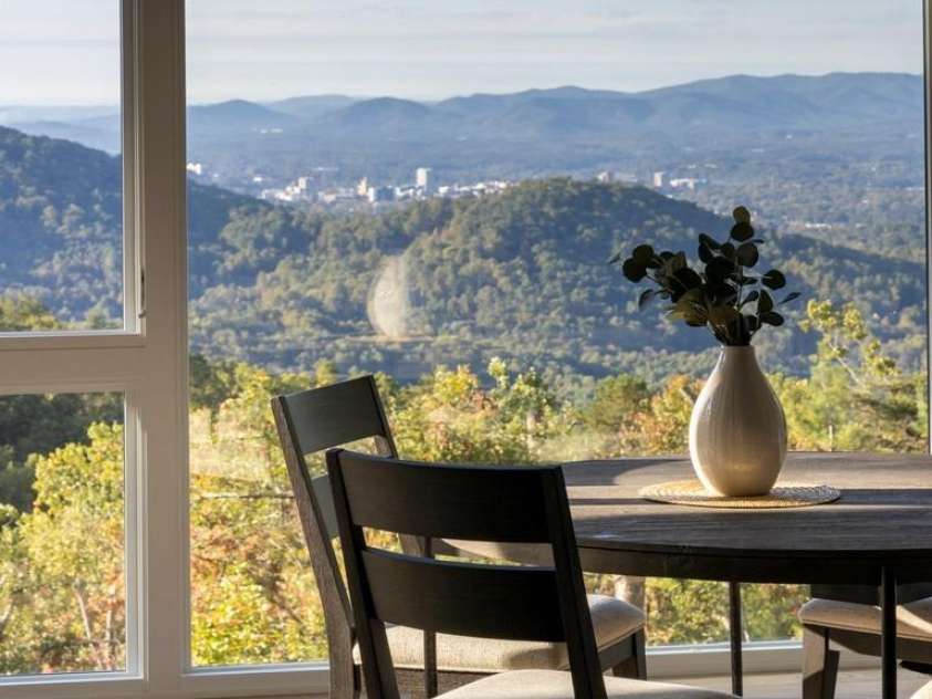 631 Elk Mountain Scenic Highway, Asheville, NC 28804.  MLS# CAR4145572, YatesRealty ID 15347. © David Sundberg/Esto