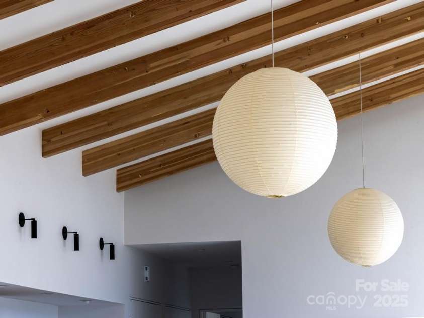 631 Elk Mountain Scenic Highway, Asheville, NC 28804.  MLS# CAR4145572, YatesRealty ID 15347. © David Sundberg/Esto