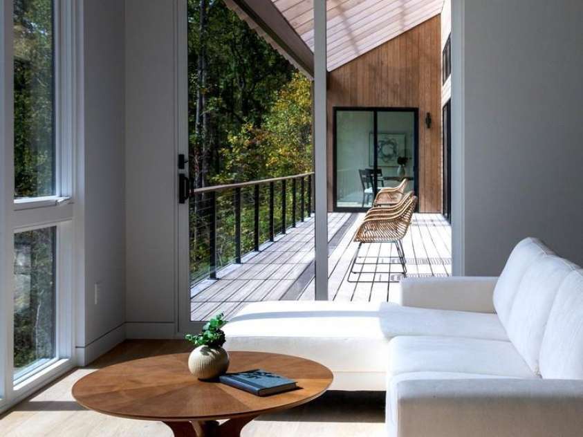 631 Elk Mountain Scenic Highway, Asheville, NC 28804.  MLS# CAR4145572, YatesRealty ID 15347. © David Sundberg/Esto