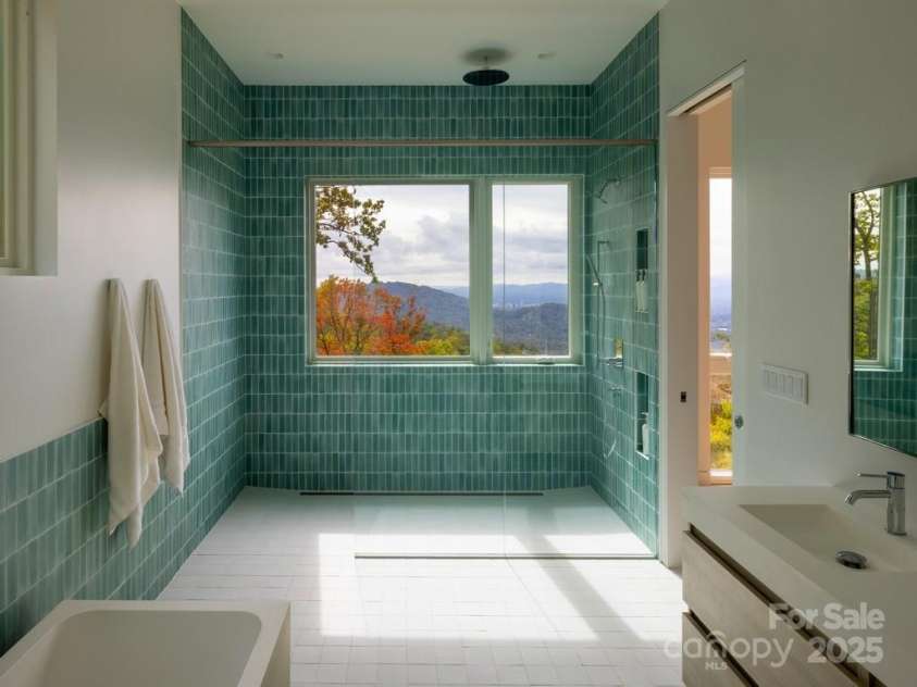 631 Elk Mountain Scenic Highway, Asheville, NC 28804.  MLS# CAR4145572, YatesRealty ID 15347. © David Sundberg/Esto