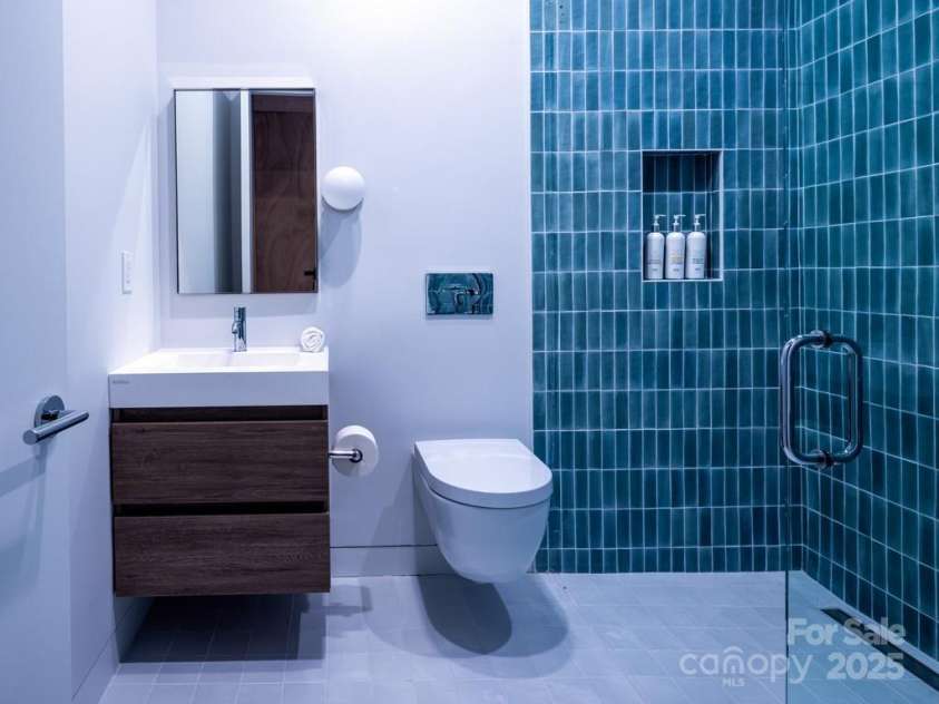 631 Elk Mountain Scenic Highway, Asheville, NC 28804.  MLS# CAR4145572, YatesRealty ID 15347. © David Sundberg/Esto