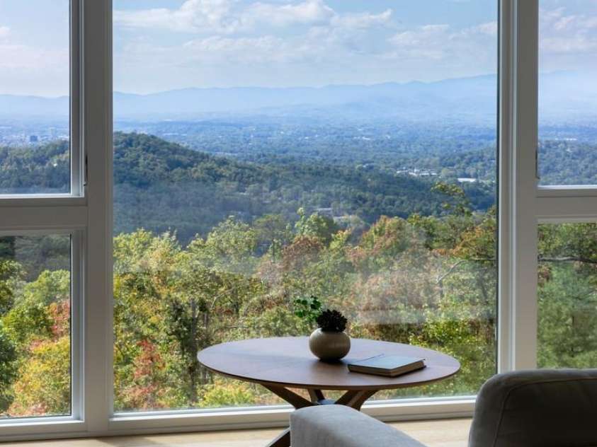 631 Elk Mountain Scenic Highway, Asheville, NC 28804.  MLS# CAR4145572, YatesRealty ID 15347. © David Sundberg/Esto