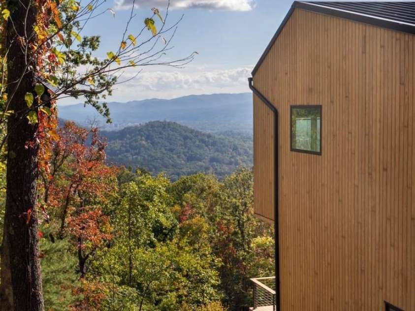 631 Elk Mountain Scenic Highway, Asheville, NC 28804.  MLS# CAR4145572, YatesRealty ID 15347. © David Sundberg/Esto