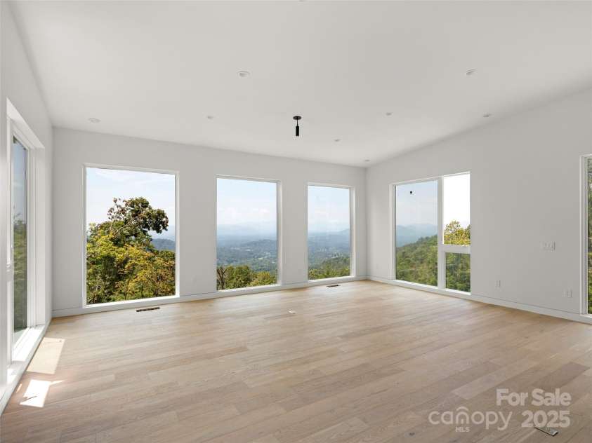 641 Elk Mountain Scenic Highway, Asheville, NC 28804.  MLS# CAR4149026, YatesRealty ID 15348. 