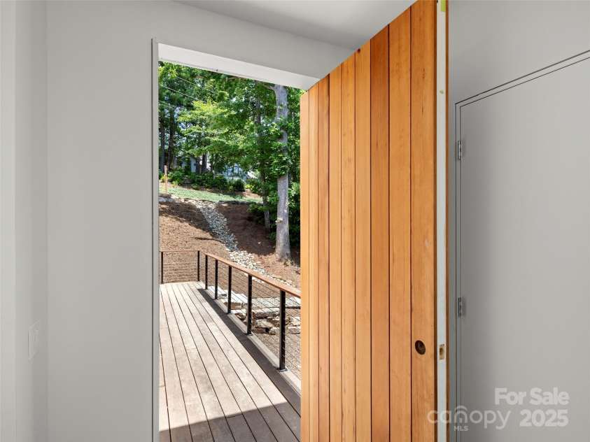 641 Elk Mountain Scenic Highway, Asheville, NC 28804.  MLS# CAR4149026, YatesRealty ID 15348. 