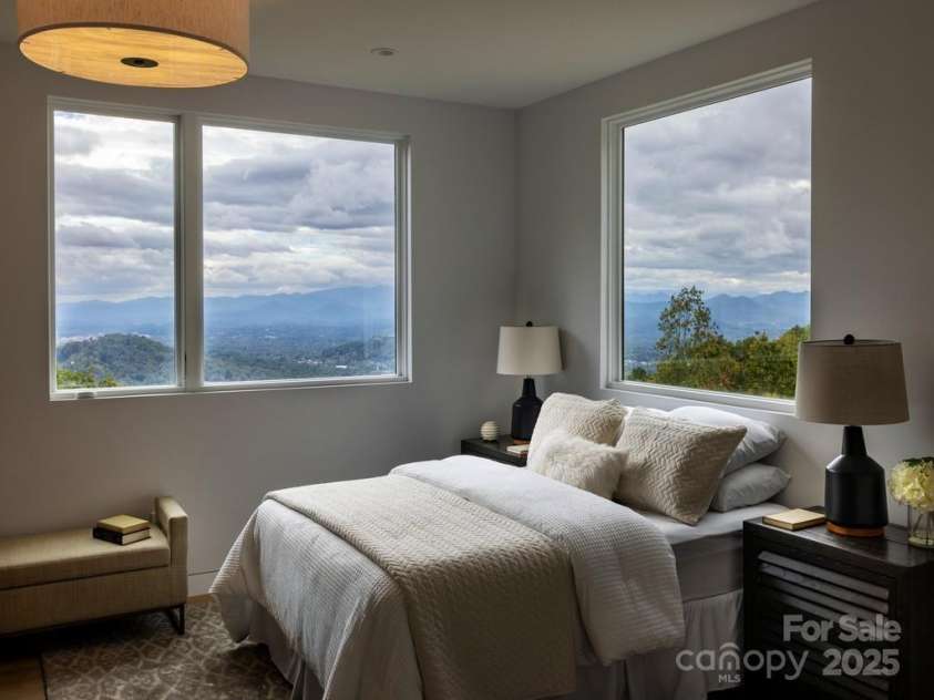 641 Elk Mountain Scenic Highway, Asheville, NC 28804.  MLS# CAR4149026, YatesRealty ID 15348. © David Sundberg/Esto