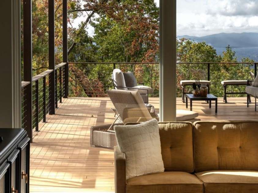 641 Elk Mountain Scenic Highway, Asheville, NC 28804.  MLS# CAR4149026, YatesRealty ID 15348. © David Sundberg/Esto