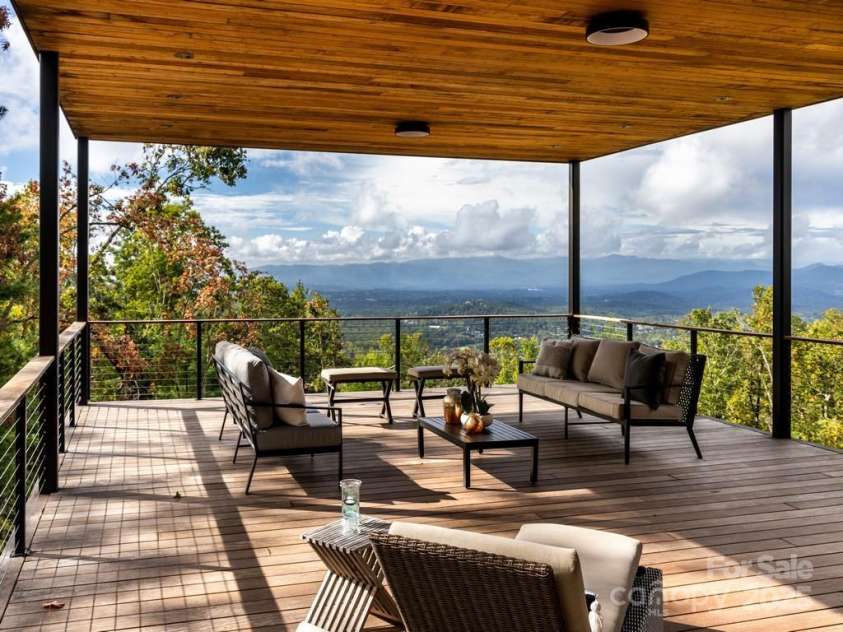641 Elk Mountain Scenic Highway, Asheville, NC 28804.  MLS# CAR4149026, YatesRealty ID 15348. © David Sundberg/Esto