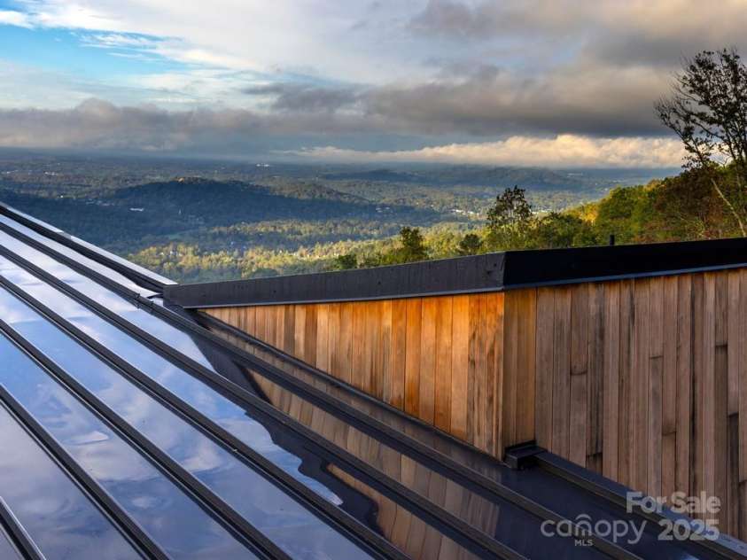 641 Elk Mountain Scenic Highway, Asheville, NC 28804.  MLS# CAR4149026, YatesRealty ID 15348. © David Sundberg/Esto