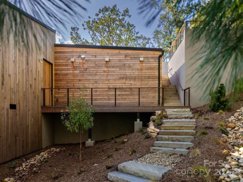 641 Elk Mountain Scenic Highway, Asheville, NC 28804.  MLS# CAR4149026, YatesRealty ID 15348. © David Sundberg/Esto