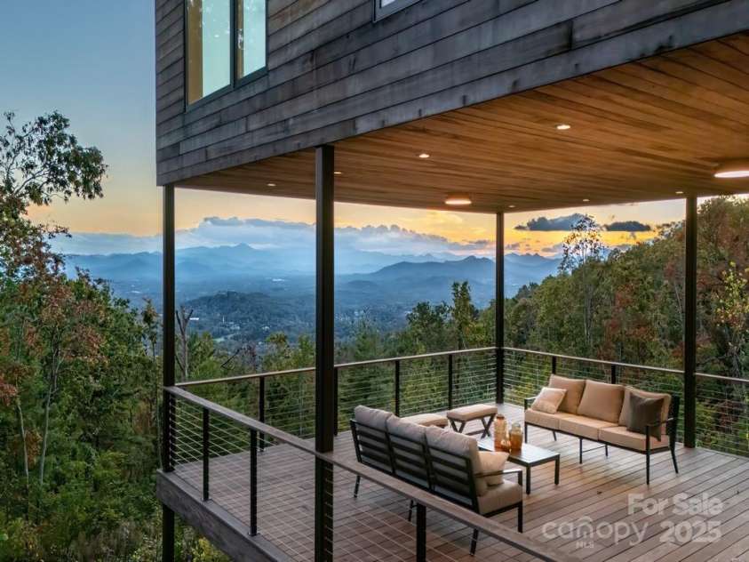 641 Elk Mountain Scenic Highway, Asheville, NC 28804.  MLS# CAR4149026, YatesRealty ID 15348. © David Sundberg/Esto