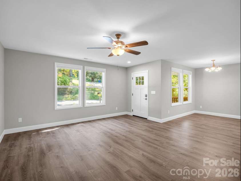 92 Lakeside Drive, Asheville, NC 28806.  MLS# CAR4420309, YatesRealty ID 15348. 