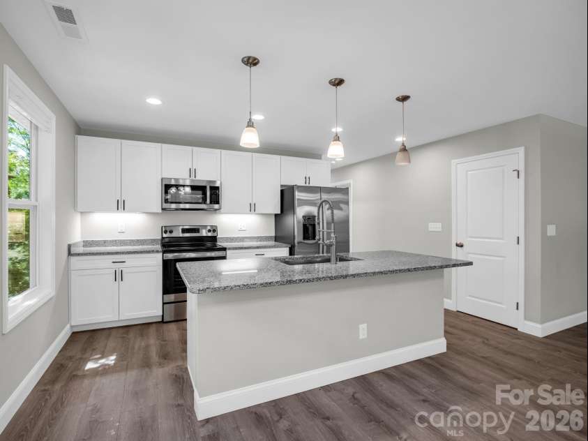 92 Lakeside Drive, Asheville, NC 28806.  MLS# CAR4420309, YatesRealty ID 15348. 