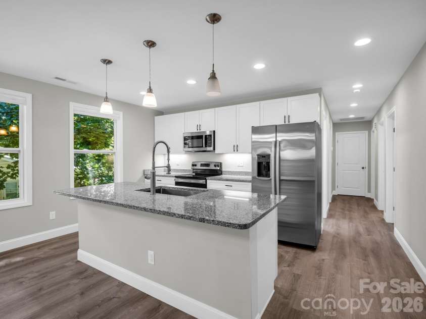 92 Lakeside Drive, Asheville, NC 28806.  MLS# CAR4420309, YatesRealty ID 15348. 