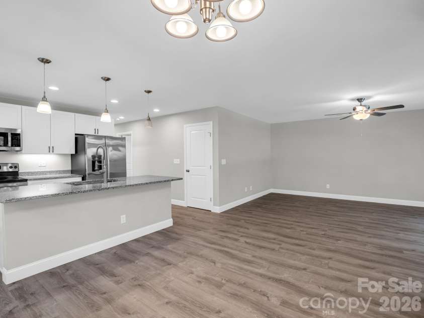 92 Lakeside Drive, Asheville, NC 28806.  MLS# CAR4420309, YatesRealty ID 15348. 