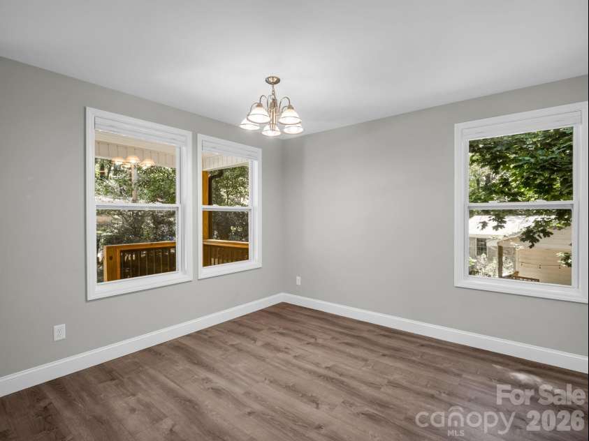 92 Lakeside Drive, Asheville, NC 28806.  MLS# CAR4420309, YatesRealty ID 15348. 