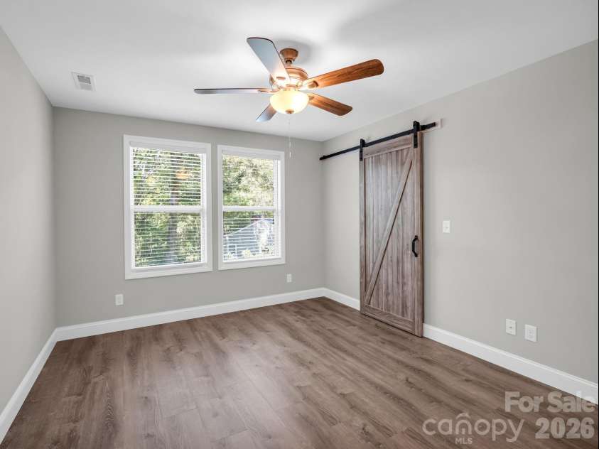 92 Lakeside Drive, Asheville, NC 28806.  MLS# CAR4420309, YatesRealty ID 15348. 