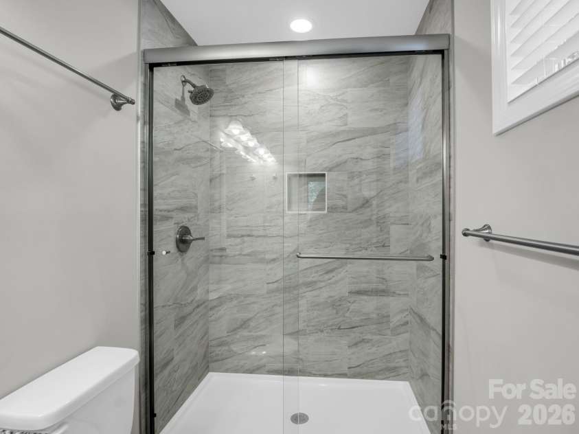 92 Lakeside Drive, Asheville, NC 28806.  MLS# CAR4420309, YatesRealty ID 15348. 