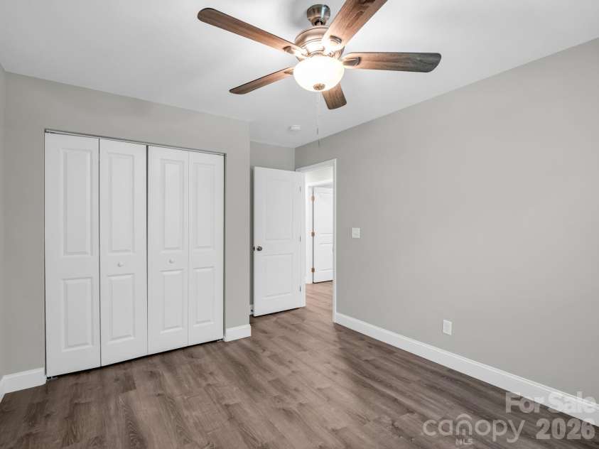 92 Lakeside Drive, Asheville, NC 28806.  MLS# CAR4420309, YatesRealty ID 15348. 