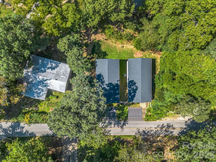 92 Lakeside Drive, Asheville, NC 28806.  MLS# CAR4420309, YatesRealty ID 15348. 